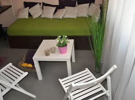 Vogue Hostel *